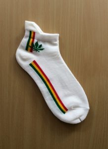 White ankle sock - rasta stripe/leaf